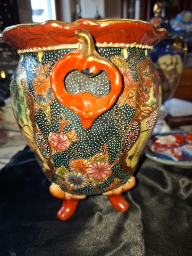 Beautiful Vintage Chinese Satsuma Style Footed Planter Moriage Geisha Cachepot Jardiniere,. Add a touch of classic Hollywood Regency flair to your home