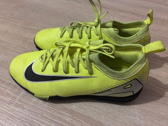 Nike Air Zoom Football boots/Astro trainers UK4