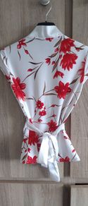 evita satin look top with flowers pattern size fits Xs s