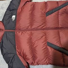 THE NORTH FACE Retro Nuptse Jacket in red and black