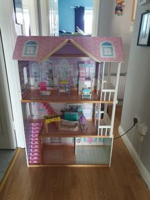 Free Large Doll house