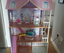 Free Large Doll house