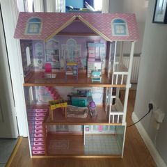 Free Large Doll house