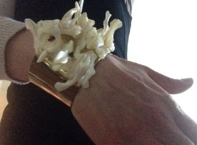 Elegant bangle gold Mother pearl