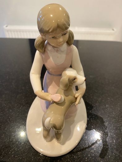 Annie Rowe figure girl brushing dog