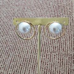 Brabd New Elegant Pearl Hoop Earrings with Gold Tone design
