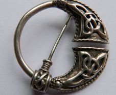 Vintage 925 Sterling Silver Celtic design  brooch