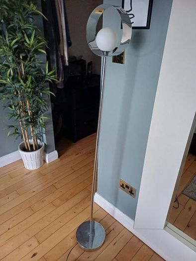 Floor lamp