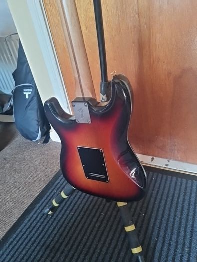 Fender strat Mim w Locking tuners