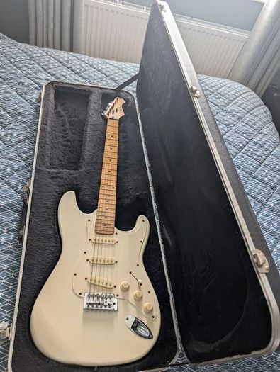 Rockwood by hohner stratocaster style
