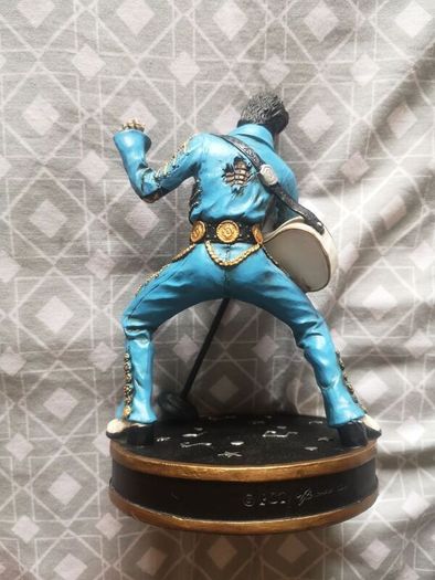 Various Elvis Memorabilia Items