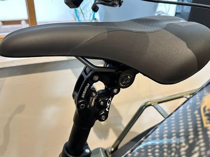 Tosa G-Rav Carbon