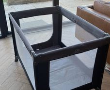 Travel cot