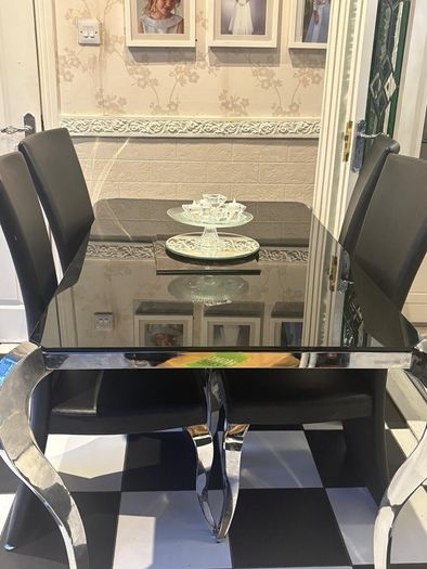 Table & 4 Chairs