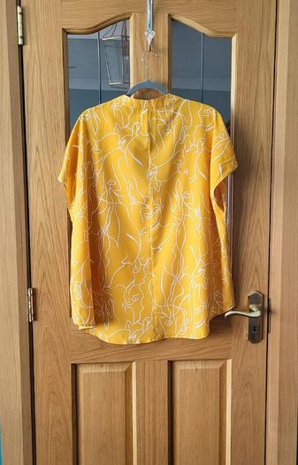Brand new yellow top, Size 20