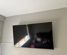 Samsung 50 inch  smart TV with wall mount bracket included