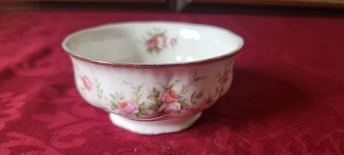 3 Piece Royal Albert / Paragon Victoriana Rose Bone China Gold Gilt Cake Plate, Sugar Bowl And Milk Jug Set Made In England