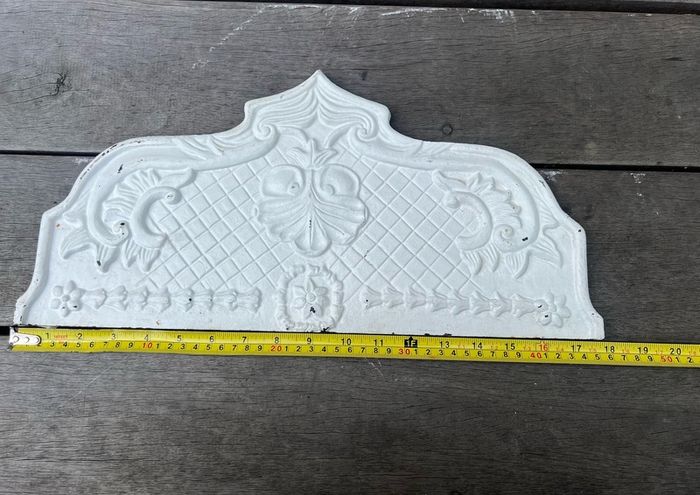 Cast metal plate/splasback