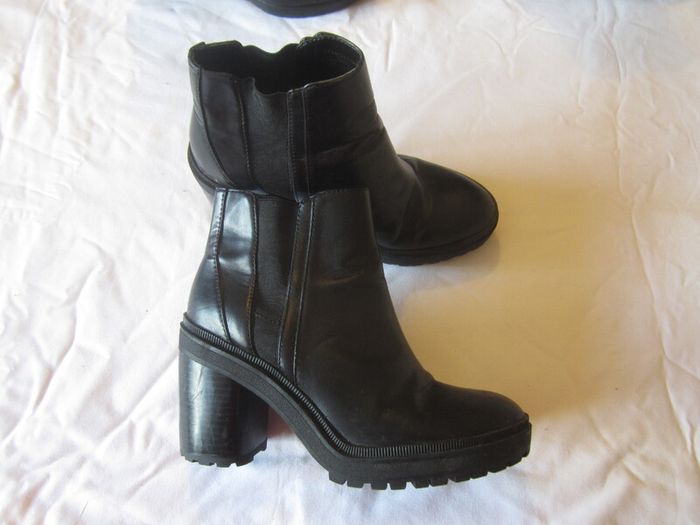BERSHKA    black size 4