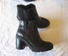 BERSHKA    black size 4