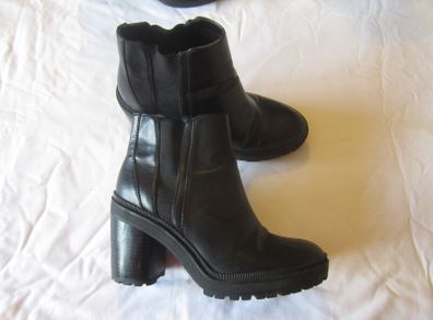 BERSHKA    black size 4