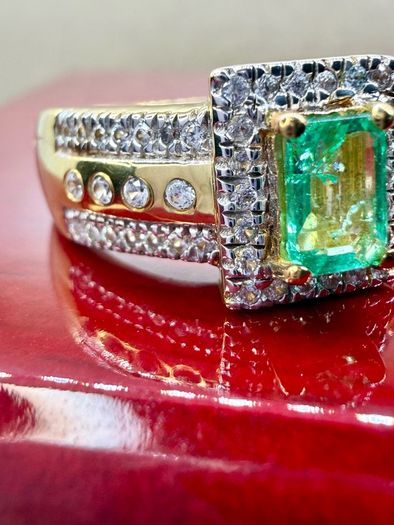 Emerald & Natural Zircon Ring