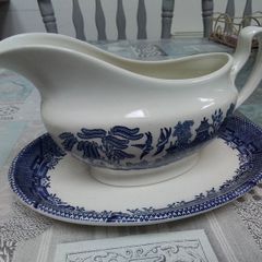 Blue Willow Gravy Boat & Underplate