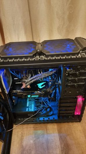 Bundle: Gigabyte AORUS GTX 1080 Ti Xtreme Edition 11GB, intel i9 9900K, ASUS ROG Maximus XI Extreme, Seasonic Platinum PSU, DDR4 memory: G.Skill 2x 16 GB ( 32 GB ), Samsung 860 EVO 500 GB, SATA Solid State Drive ( SSD )