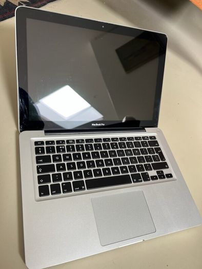 Apple MacBook Pro 13 inch 2011 8GB RAM 500GB