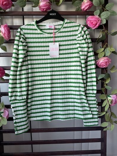 Bnwt green striped top savida. Medium