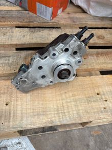 Bosch High Pressure Pump Mercedes W211 Sprinter W203 W209 Viano Vito W A 646 070 04 01