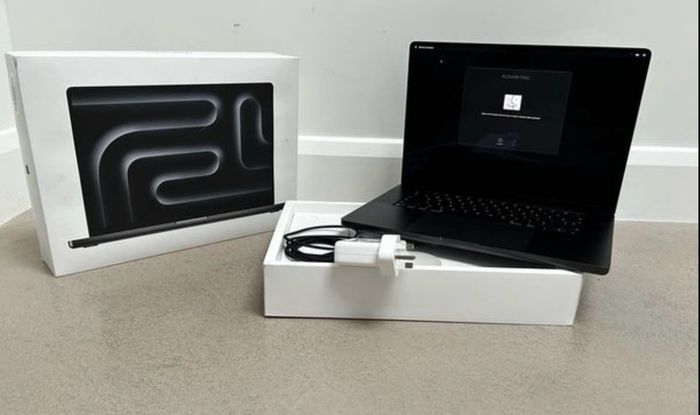 16" MacBook M3 Pro Chip 1tb 18 core GPU