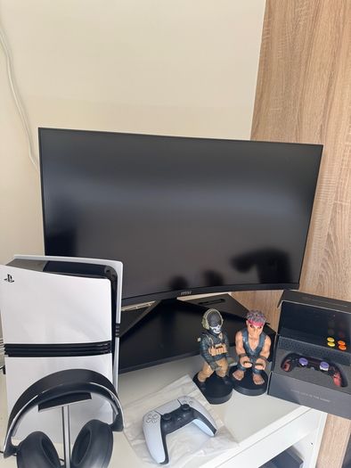PS5 Pro Ultimate 4K Bundle Barely Used Full warranties