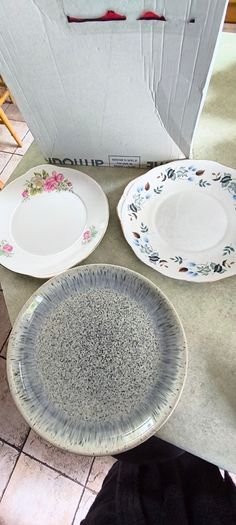 3 DIFFERENT PLATES - 1- Biscuit plateVintage Royal Grafton 1950s English Bone China Cake Plate 22.00 euro. 2- Biscuit plate Vintage 1960s, Colclough Linden Pattern Bone China .15.00 euro.3- Denby Halo Speckle Gray Coupe Dinner Plate 15.00 euro.