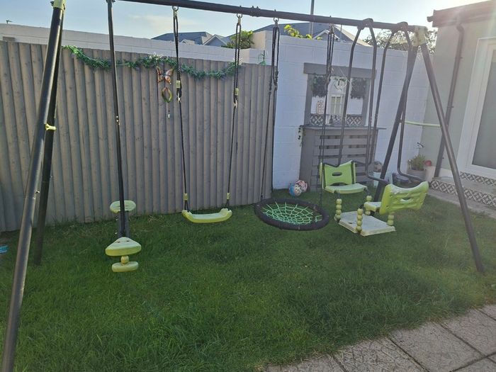 Swings set