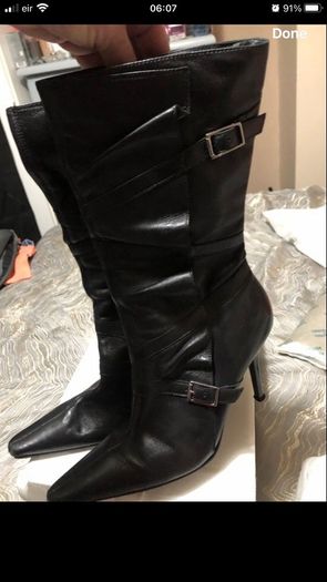 Ladies stunning boots size 5