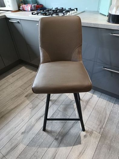 bar stool