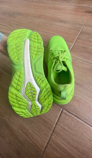 Green Saucony hurricane 25 runners