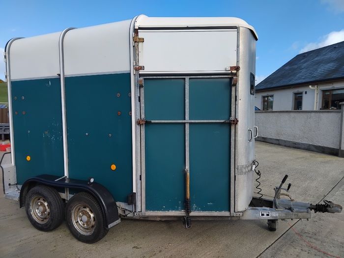 Horse box