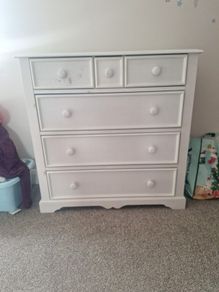 chest of drawers