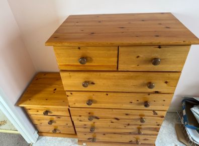 chest of drawers and two bedside lockers