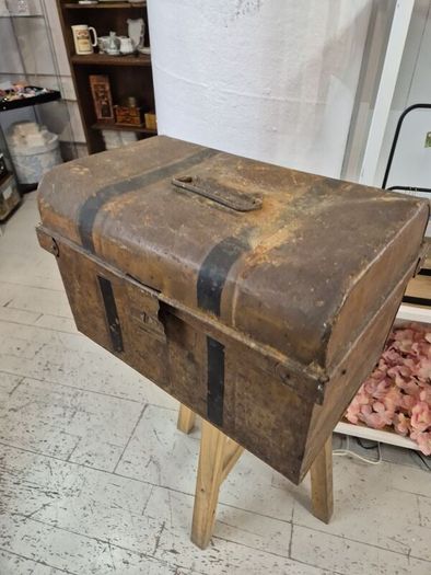 Small Antique Tin steamer trunk