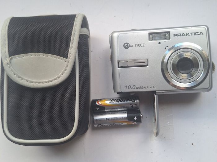 Praktica 1100z digital camera