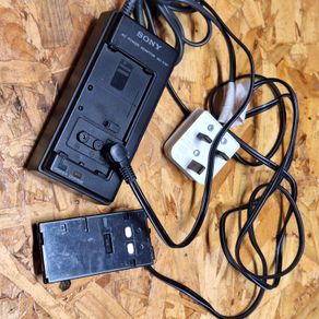 Sony AC Power Adaptor / Battery Charger Model AC-V30