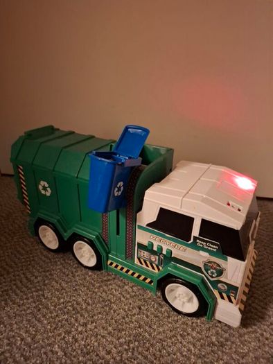 Bin truck