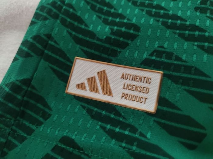 Mexico Jersey Vasquez #5 w/ WC patch - Size L - BNWT
