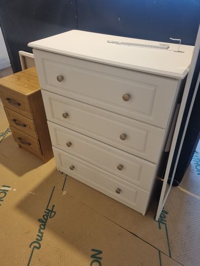 Chest of drawers