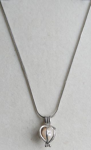Vintage 18K white Gold Plated Caged Pearl Necklace length 16" - 5,7g