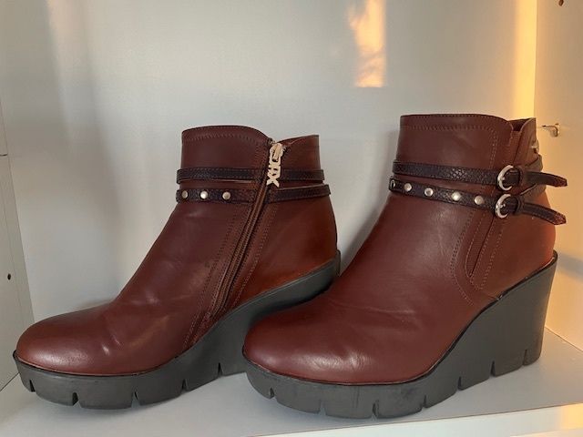 Brown Leather Ankle Boots With Wedge Size 40 (uk 7).  Spanish Brand Xti Quality Soft Leather Boots & Excellent Condition
