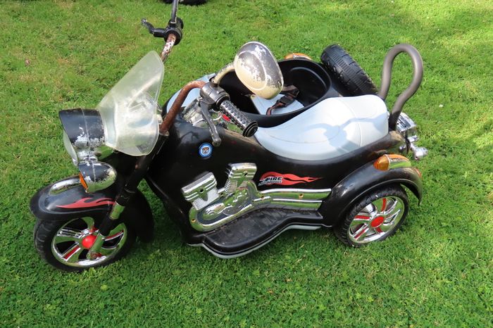KIds Harley type Ride on with side car 12v (Spares or Repair)